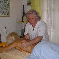 -Massage Lomi  Lomi