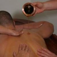 Massage à l 'huile d'amande douce